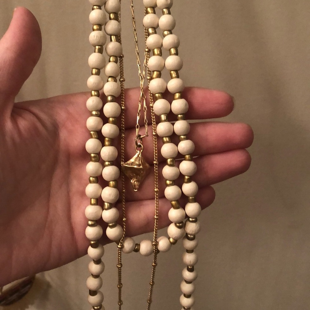 White necklace